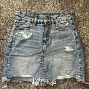 AMERICAN EAGLE Stretch Mini Distressed Denim Skirt size 2